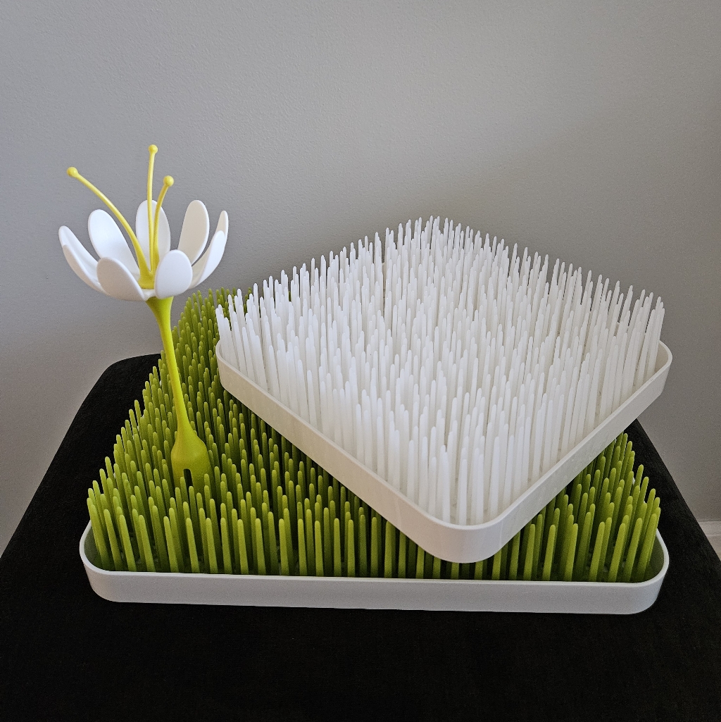 Green And White Grass Drying Racks With Flower Stand